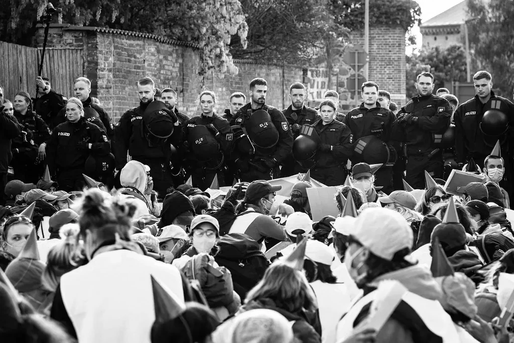 Antifaschismus vom Kopf auf die Füße stellen